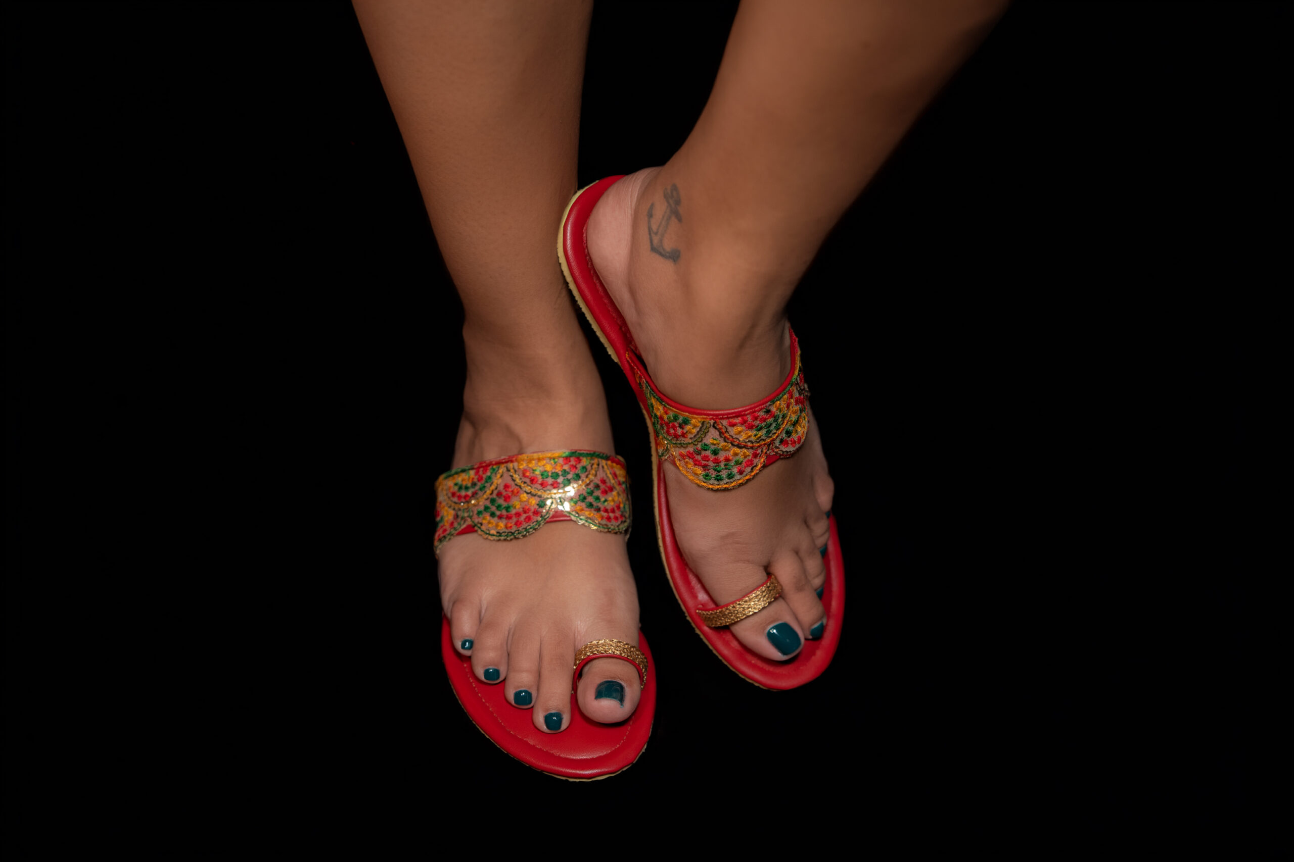 VIH09700 (1) Toe-Ring Red Sandals - Image 1